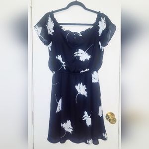 MAURICES sizeM Black & White Floral Print Scoop Neck Midi Dress Fully Lined